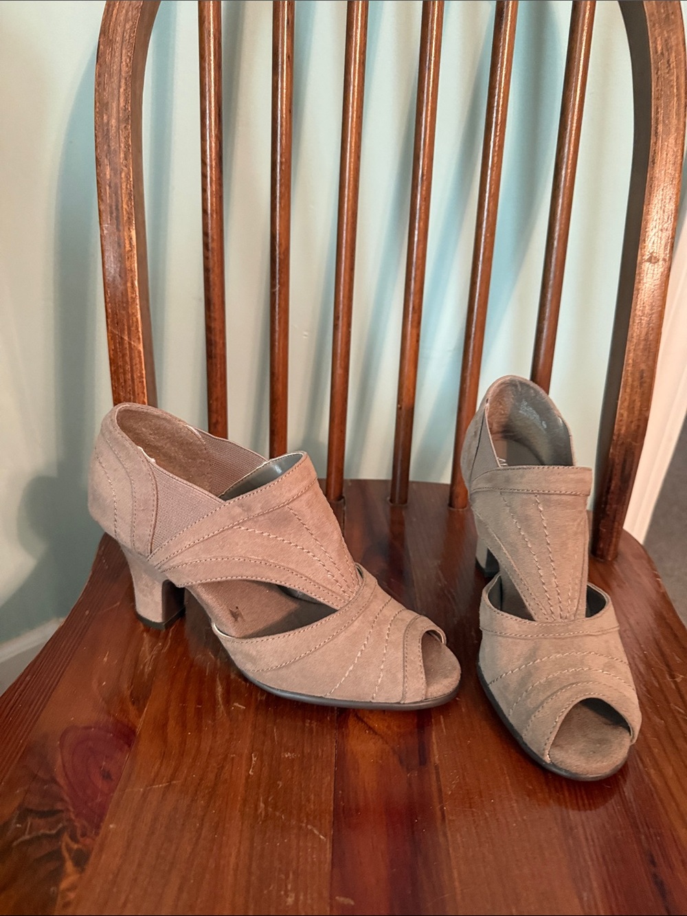 AEROSOLES Taupe Suede Peep-Toe Crisscross Heels